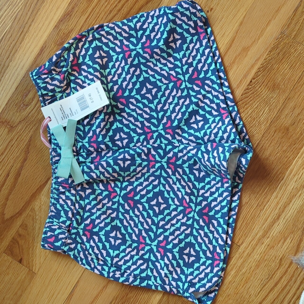 Vineyard Vines NWT whale tail print girls shorts 7/8